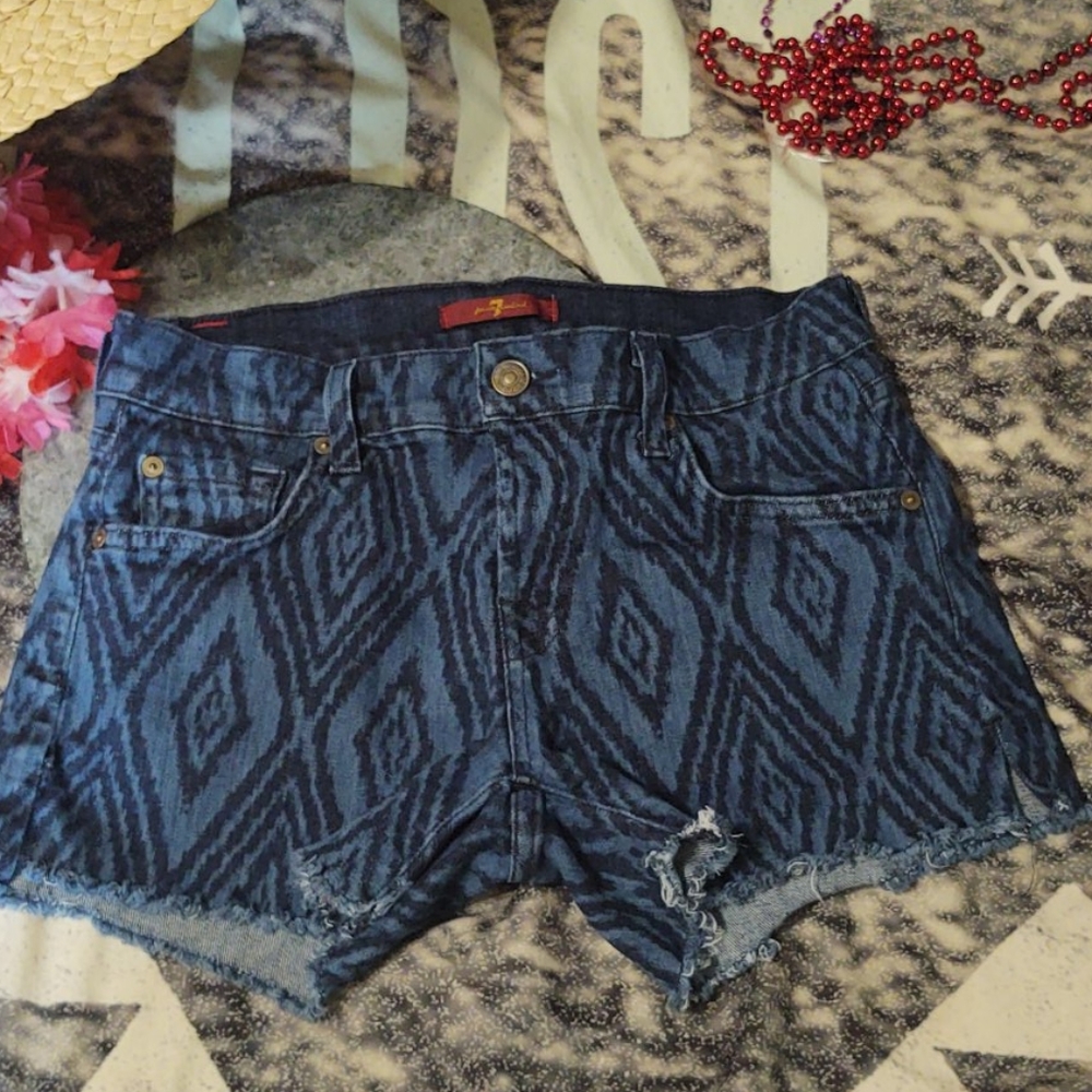 7FAM Diamond Pattern Distressed Cutoff Jean Shorts 25 - Picture 2 of 12